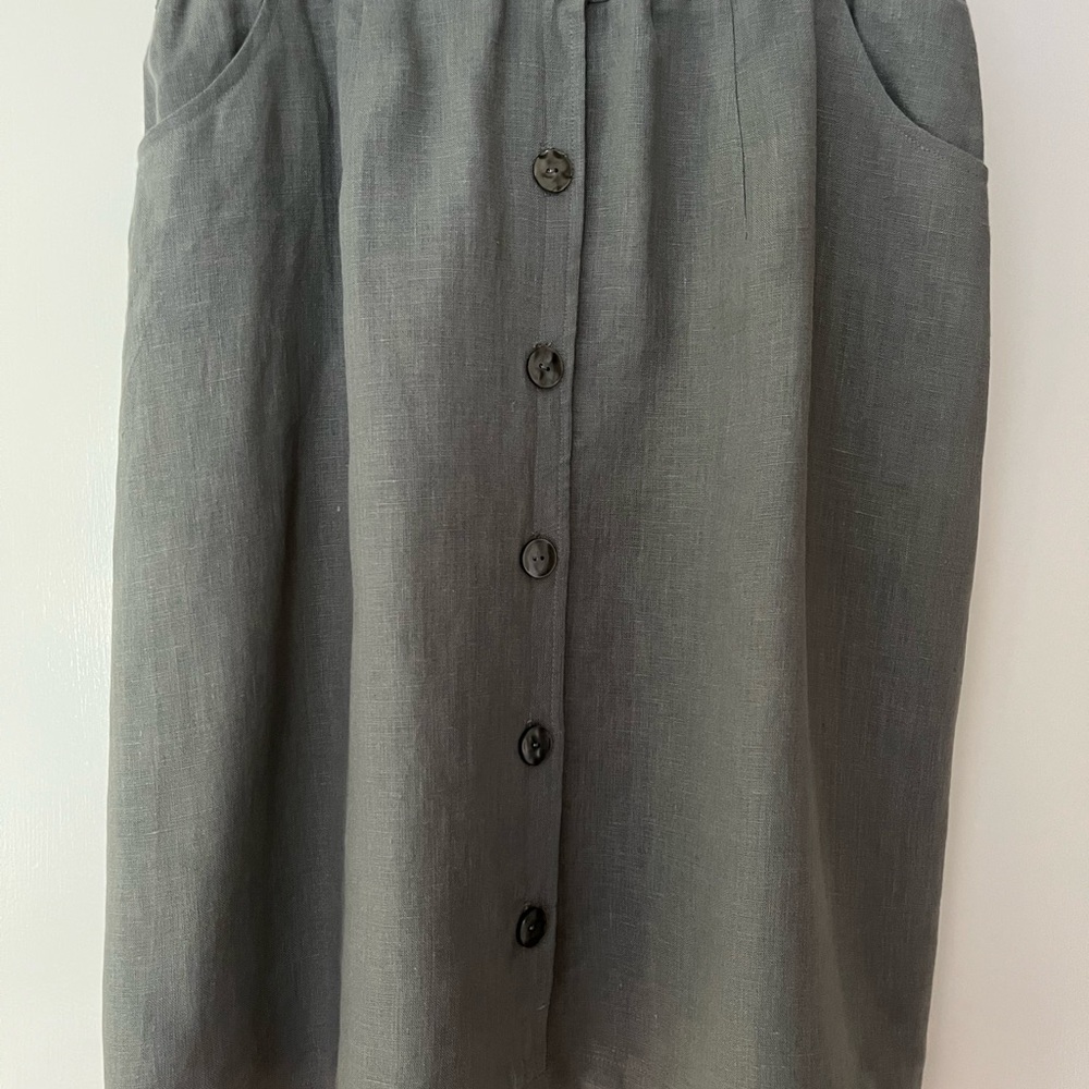 Elegant Gray Linen Button-Down Skirt